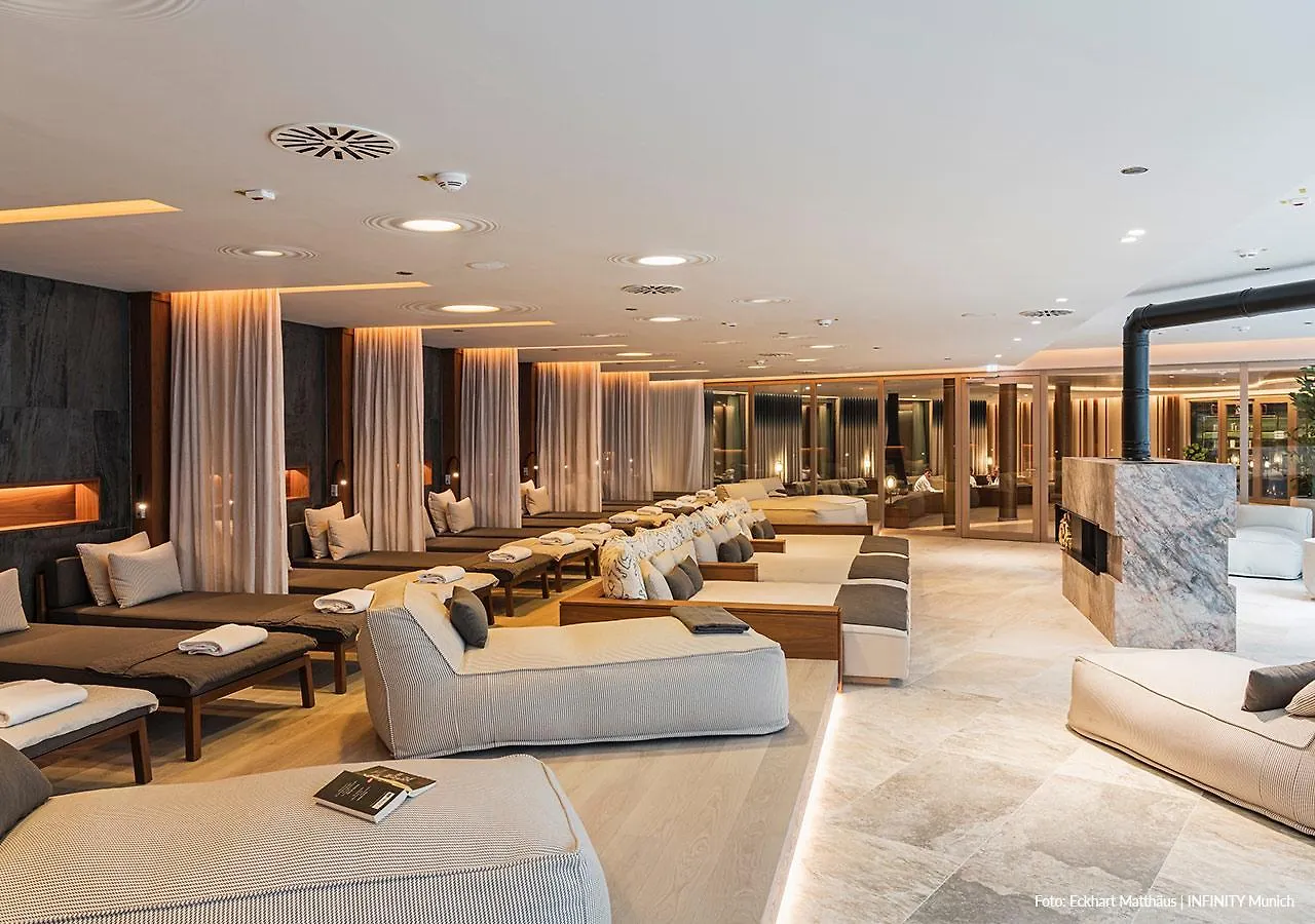Infinity Hotel & Conference Resort Munich Unterschleissheim 4*,